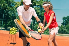 Anmeldestart für Tennistraining (Kinder) und Tenniskurse (Erwachsene)
